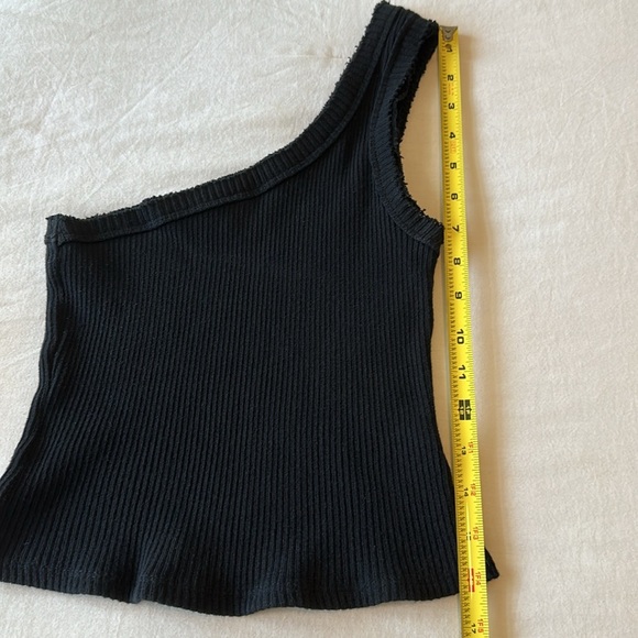 NWOT UO Women’s One Shoulder Ribbed Crop Top in Black Size M - Picture 3 of 10